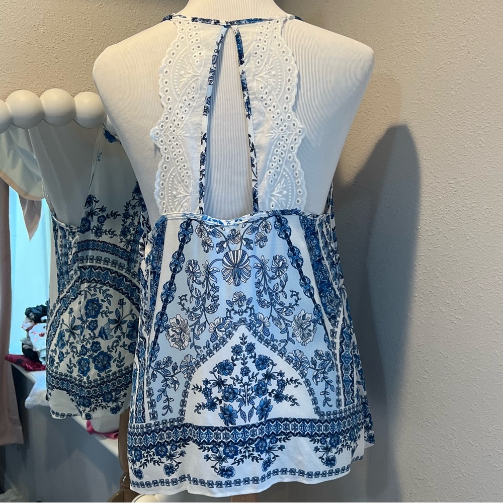 IN BLOOM camisole tank top medium blue white floral lace new with tags - Picture 2 of 9